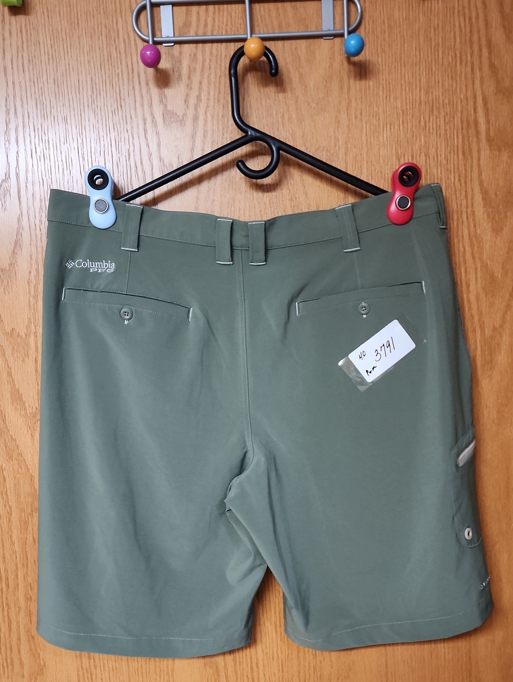 Columbia PFG Men’s Green Outdoor Shorts lightweight 40 nwot number 3791